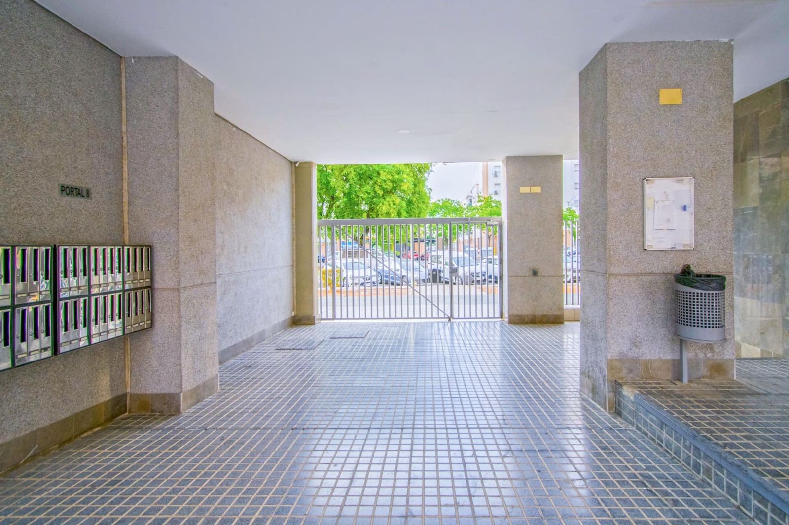 Piso de 3 habitaciones en Sevilla ciudad en venta con garaje - 251.000 € (Ref: 10142452)