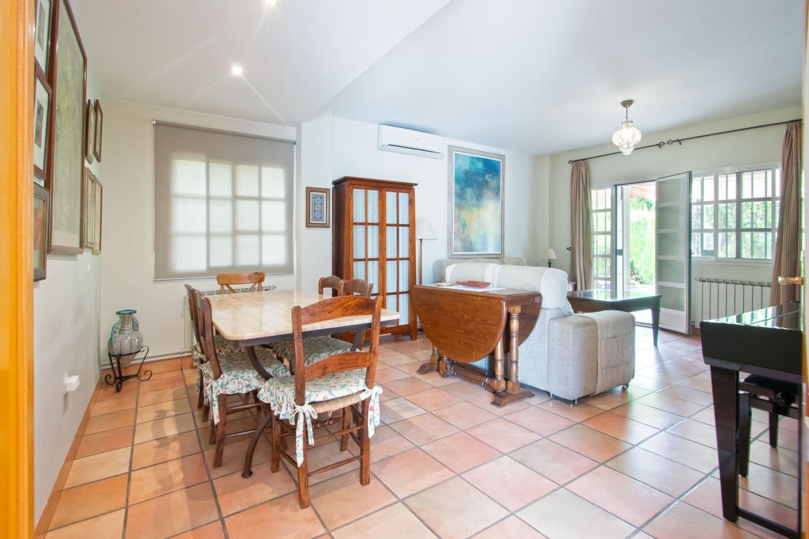 4 soverom Villa til salgs i Espartinas med svømmebasseng garasje - € 379 000 (Ref: 10147225)