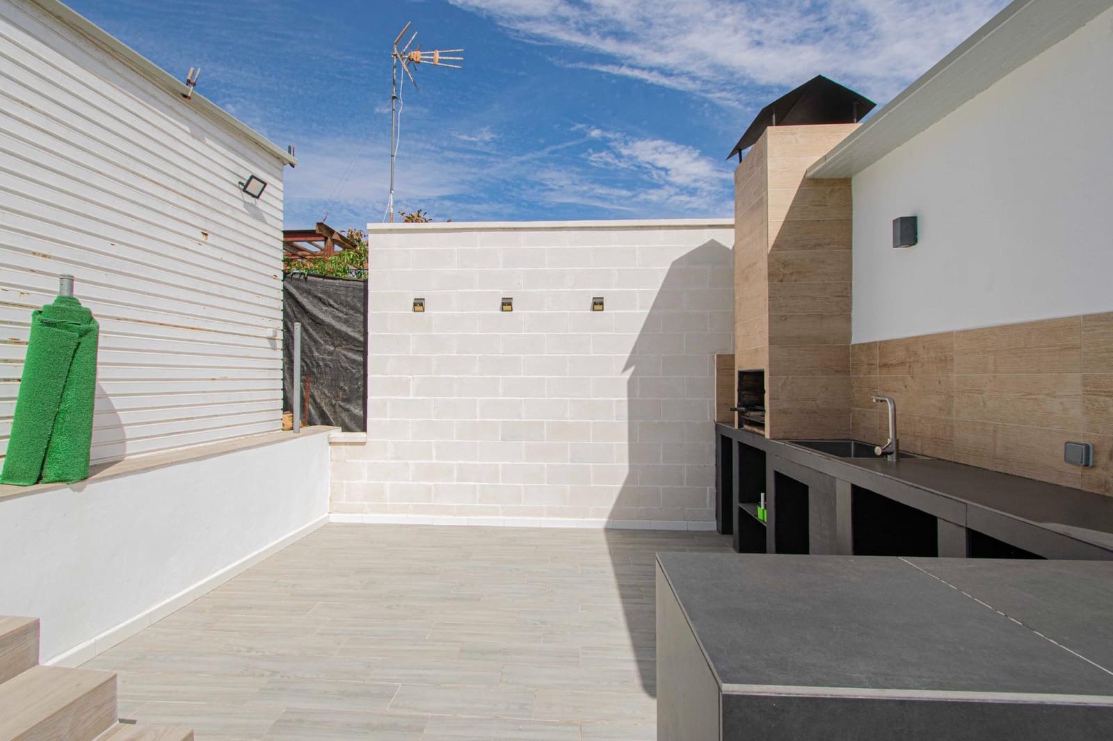 3 sypialnia Willa na sprzedaż w Sanlucar la Mayor z basenem garażem - 325 000 € (Ref: 10147226)