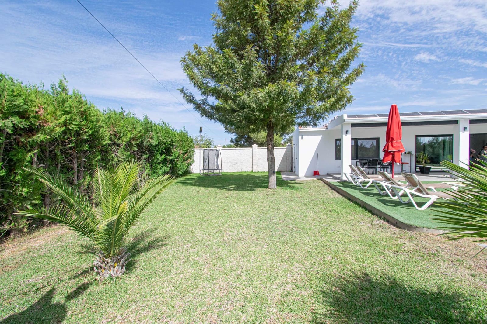 3 sypialnia Willa na sprzedaż w Sanlucar la Mayor z basenem garażem - 325 000 € (Ref: 10147226)