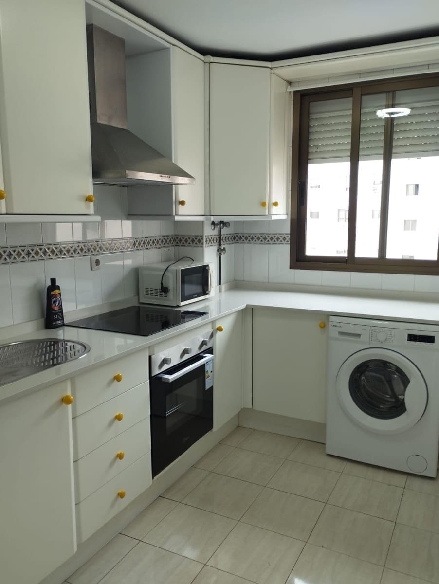 2 quarto Apartamento para arrendar em Sevilha cidade com piscina garagem - 900 € (Ref: 10148883)