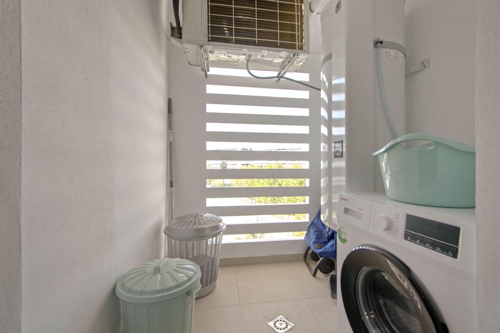 Piso de 3 habitaciones en Sevilla ciudad en venta con piscina garaje - 295.000 € (Ref: 10148884)