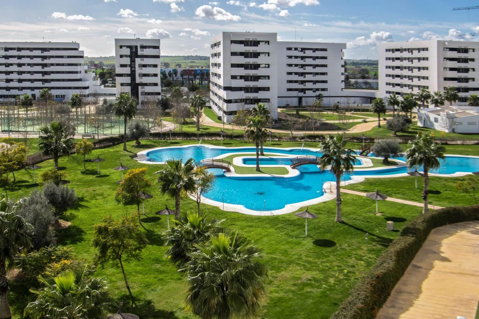 Piso de 3 habitaciones en Sevilla ciudad en venta con piscina garaje - 295.000 € (Ref: 10148884)