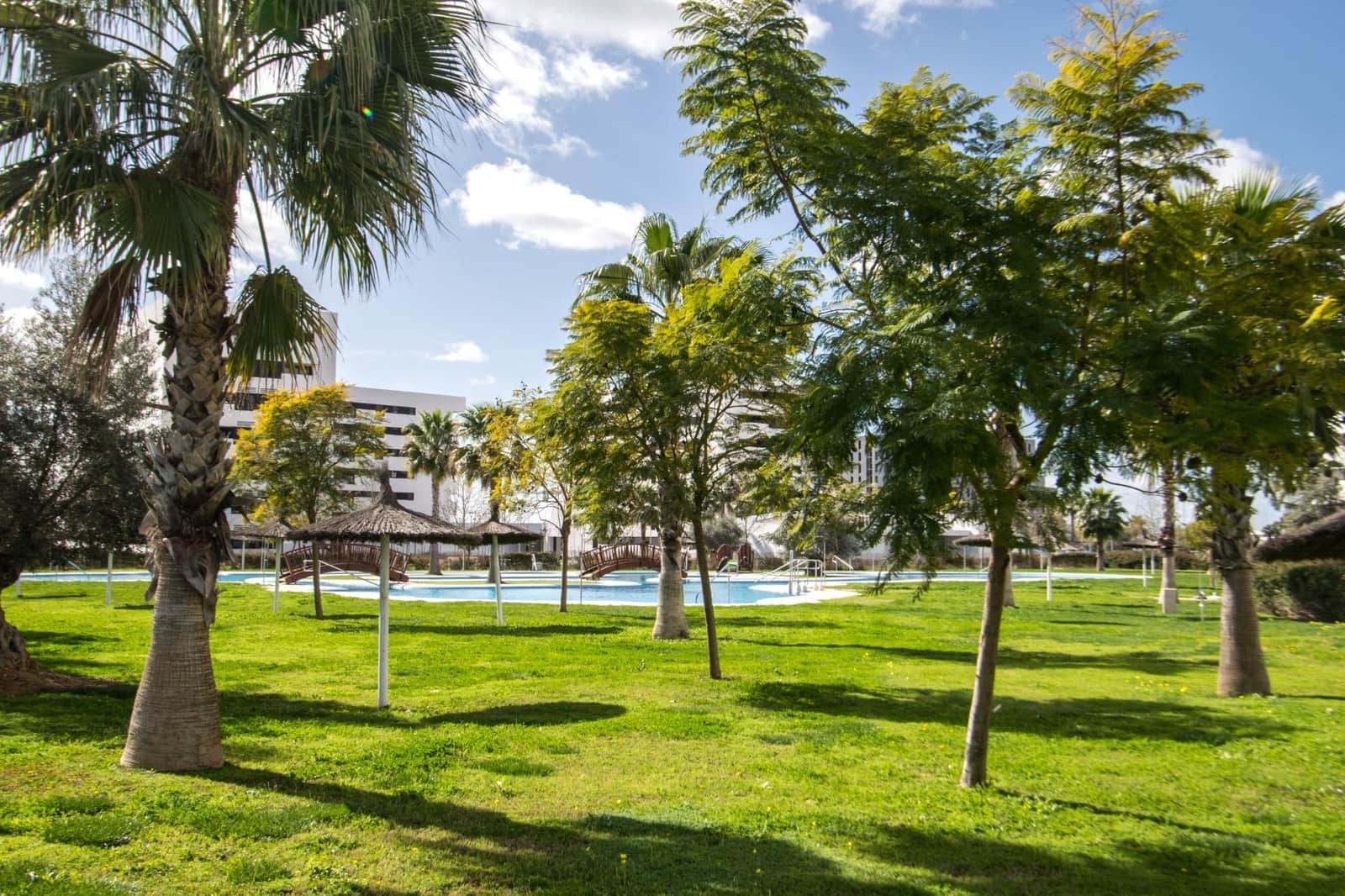 Piso de 3 habitaciones en Sevilla ciudad en venta con piscina garaje - 295.000 € (Ref: 10148884)