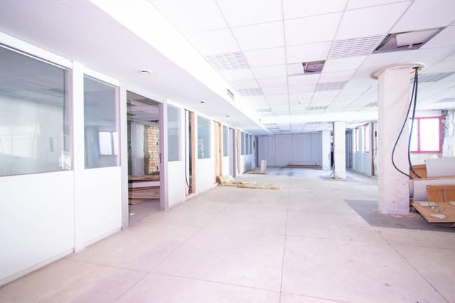 Erhverv til salg i Sevilla by - € 1.550.000 (Ref: 10155343)