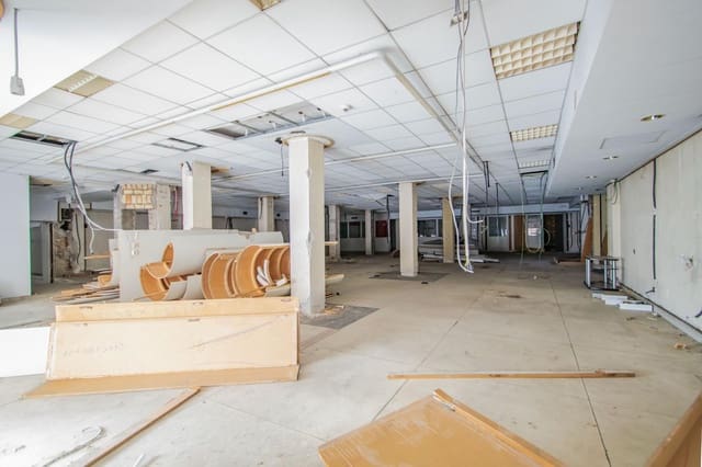 Erhverv til salg i Sevilla by - € 1.550.000 (Ref: 10155343)