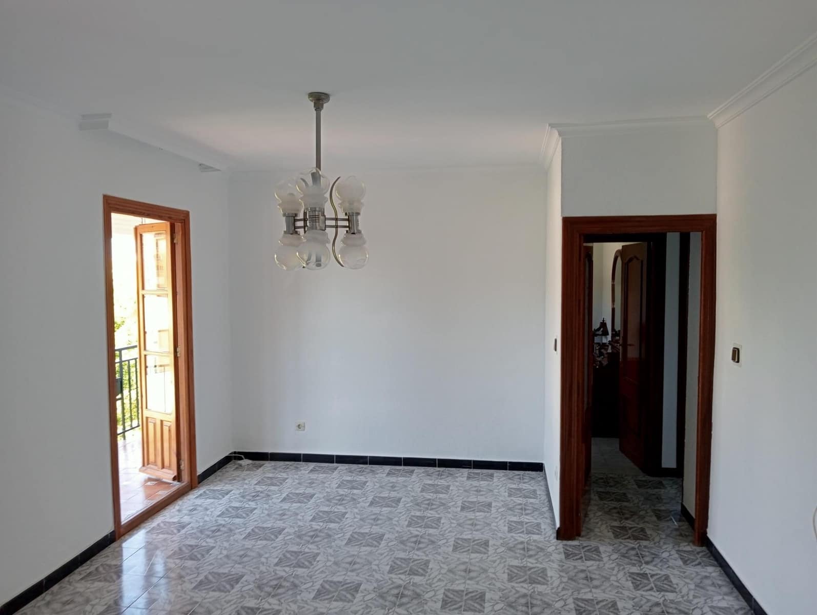 Appartement de 3 chambres à louer à Seville ville - 1 000 € (Ref: 10157738)