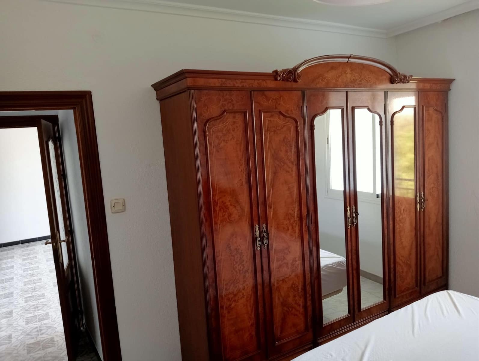 Appartement de 3 chambres à louer à Seville ville - 1 000 € (Ref: 10157738)