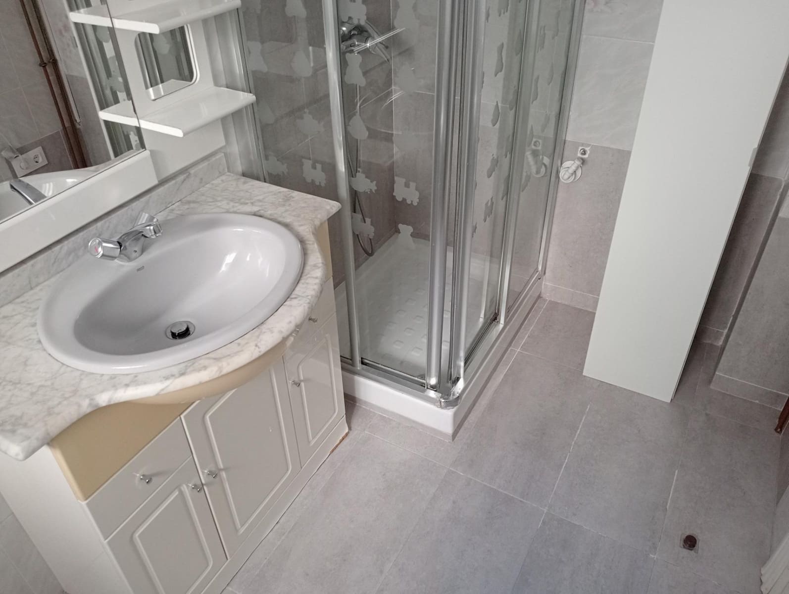 Appartement de 3 chambres à louer à Seville ville - 1 000 € (Ref: 10157738)