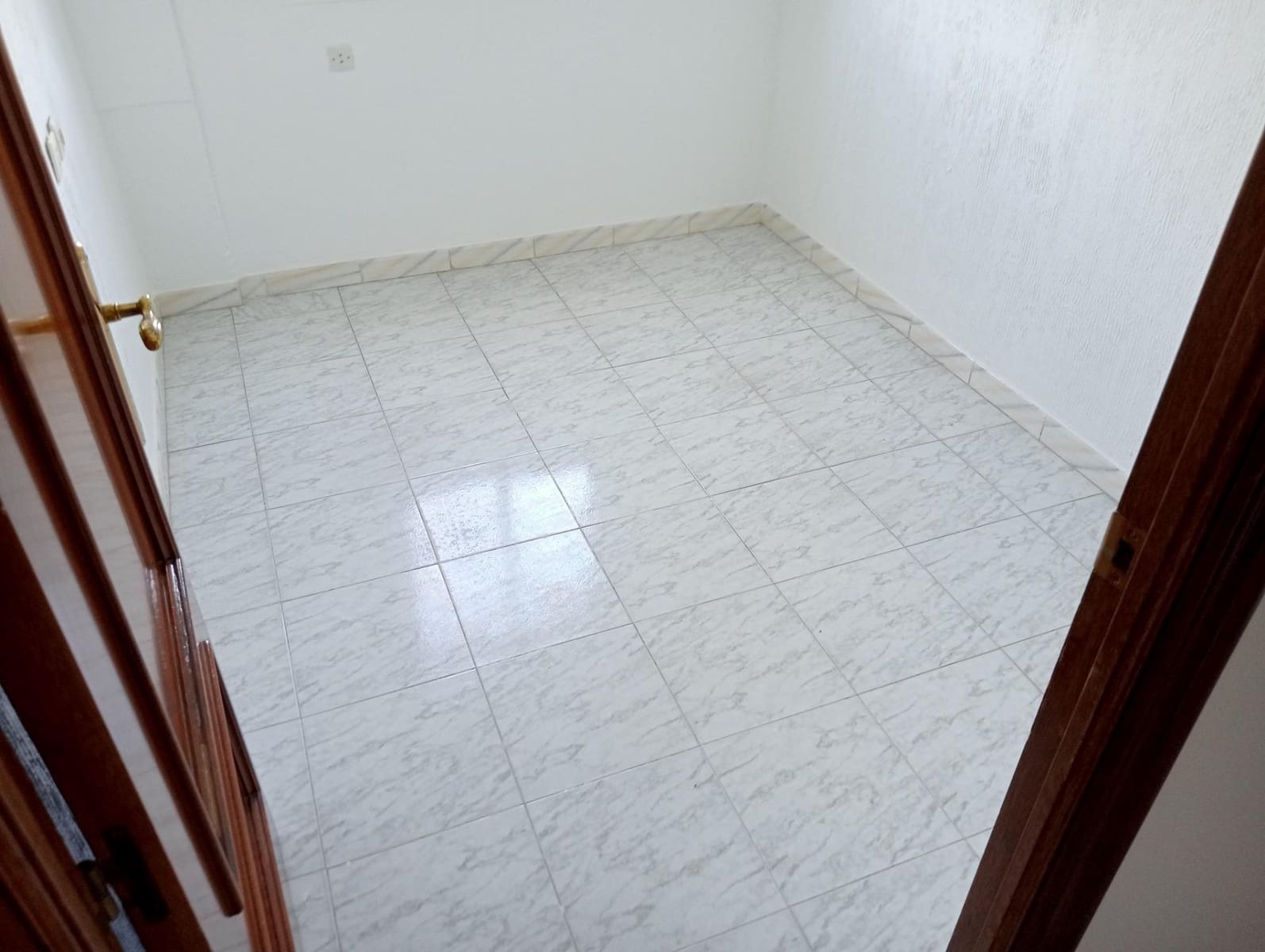 Appartement de 3 chambres à louer à Seville ville - 1 000 € (Ref: 10157738)
