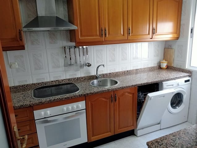 3 soveværelse Lejlighed til leje i Barrio León, Sevilla by - € 1.000 (Ref: 10157738)