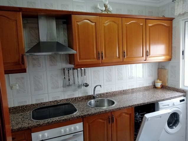 3 soveværelse Lejlighed til leje i Barrio León, Sevilla by - € 1.000 (Ref: 10157738)