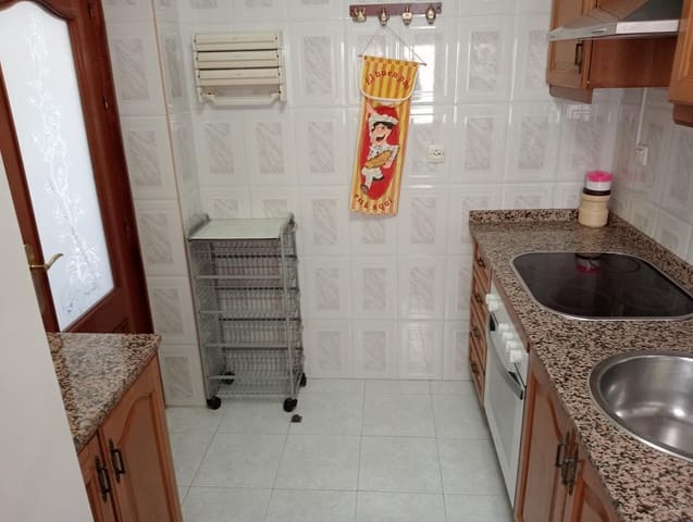 3 soveværelse Lejlighed til leje i Barrio León, Sevilla by - € 1.000 (Ref: 10157738)