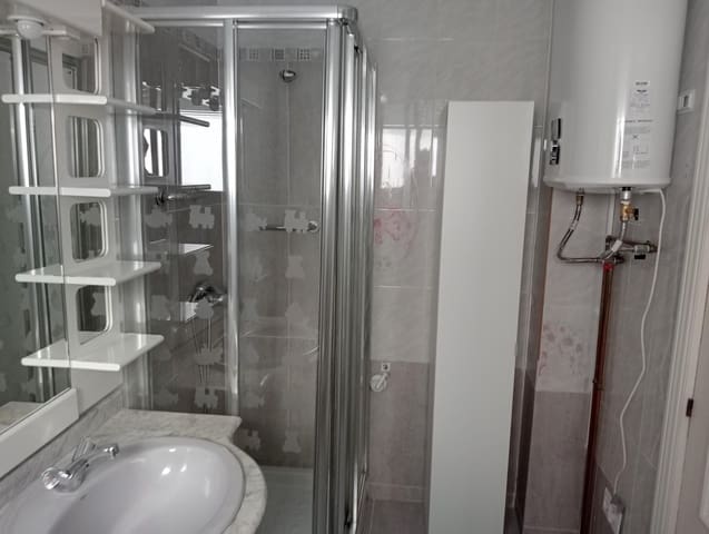 3 soveværelse Lejlighed til leje i Barrio León, Sevilla by - € 1.000 (Ref: 10157738)