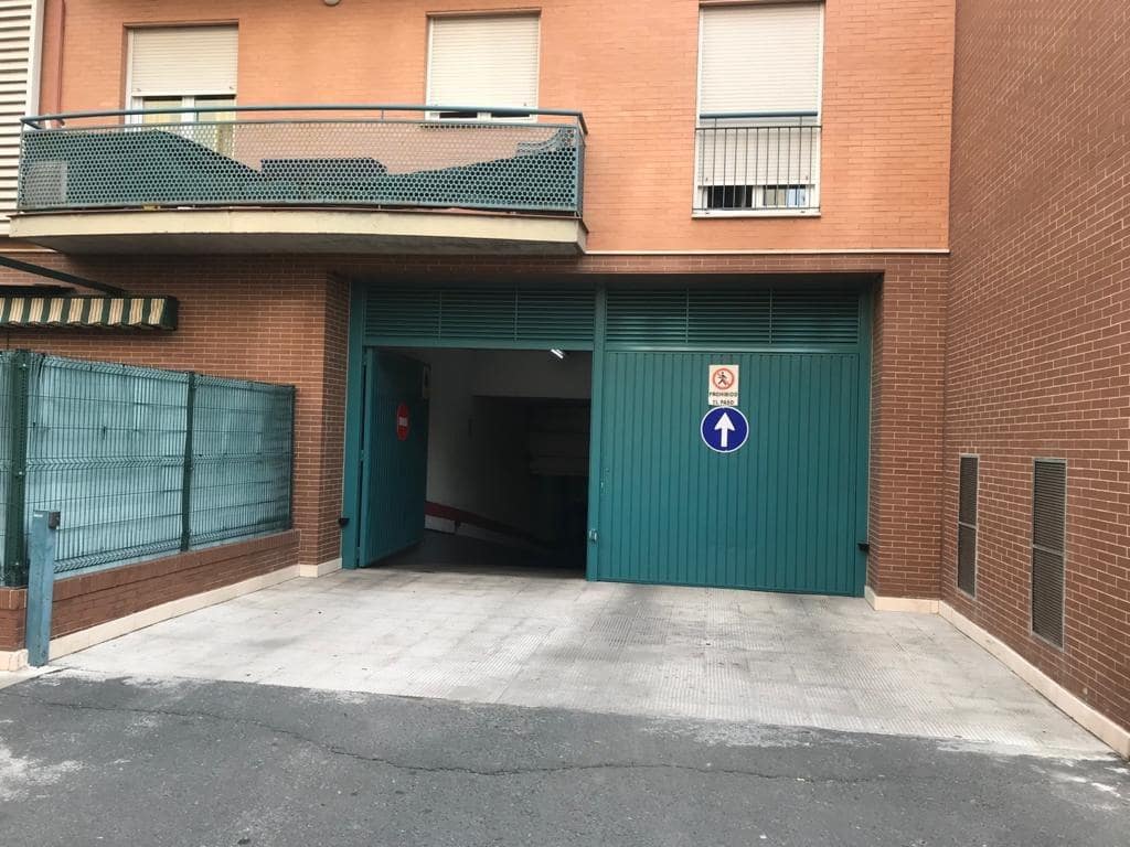 Garage til salg i Sevilla by - € 21.000 (Ref: 10166775)