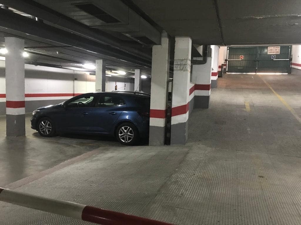 Garage til salg i Sevilla by - € 21.000 (Ref: 10166775)