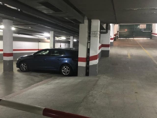Garage til salg i Sevilla by - € 21.000 (Ref: 10166775)