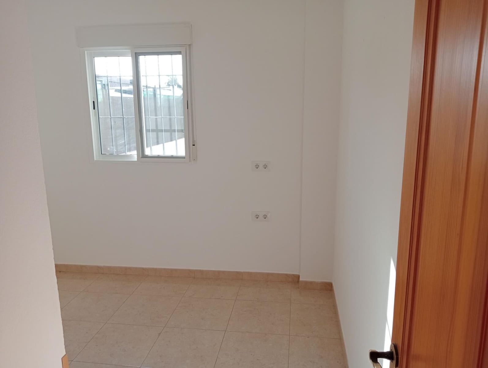 2 sovrum Radhus att hyra i Bollullos de la Mitacion med garage - 700 € (Ref: 10166776)