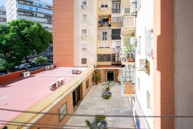 3 bedroom Flat for sale in Los Remedios, Seville city - € 345,000 (Ref: 10174058)