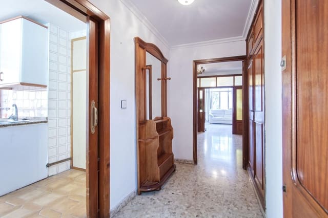 3 bedroom Flat for sale in Los Remedios, Seville city - € 345,000 (Ref: 10174058)