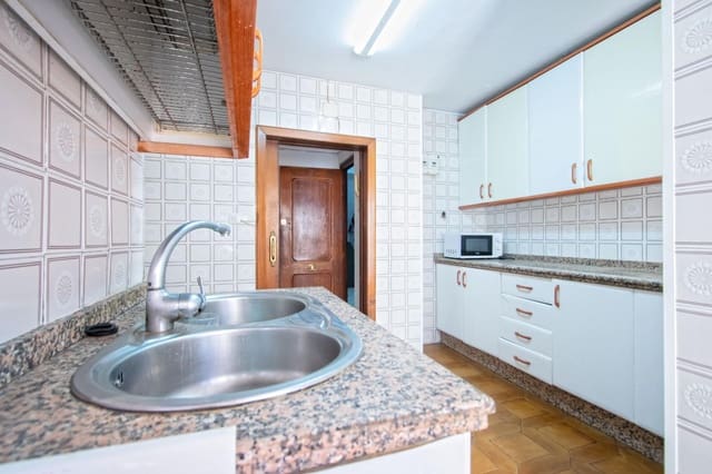 3 bedroom Flat for sale in Los Remedios, Seville city - € 345,000 (Ref: 10174058)
