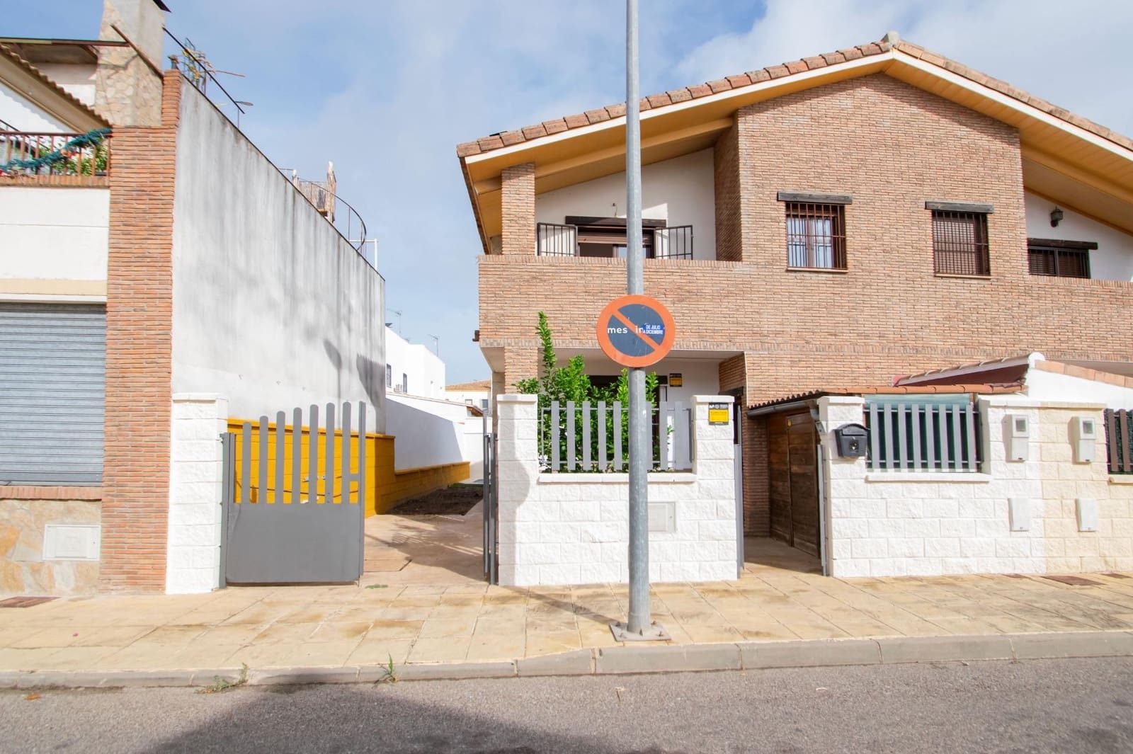 4 sovrum Semi-fristående Villa till salu i Burguillos med pool garage - 180 000 € (Ref: 10177296)