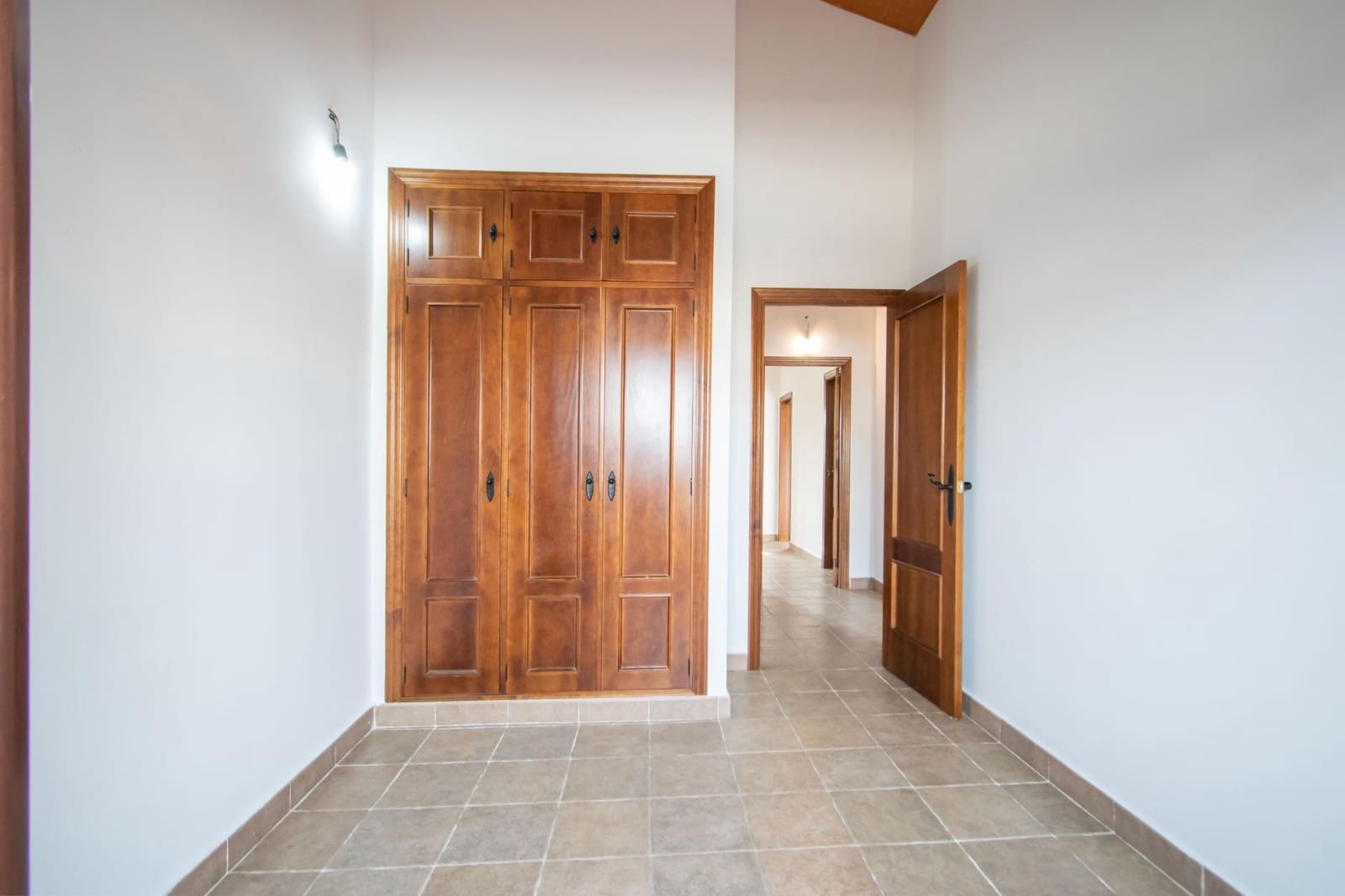 4 sovrum Semi-fristående Villa till salu i Burguillos med pool garage - 180 000 € (Ref: 10177296)