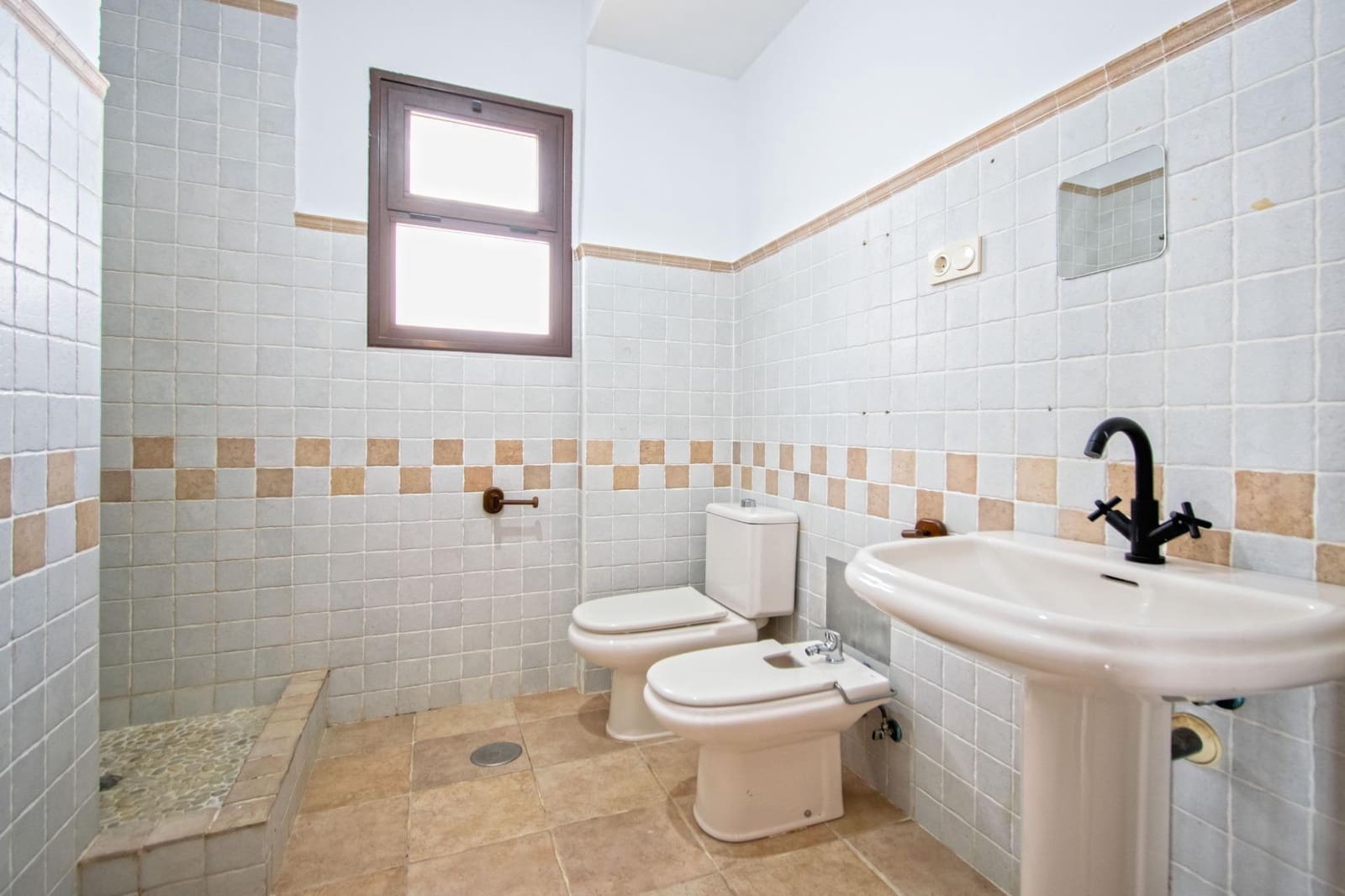 4 sovrum Semi-fristående Villa till salu i Burguillos med pool garage - 180 000 € (Ref: 10177296)