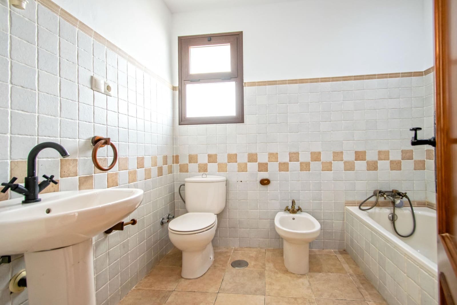 4 sovrum Semi-fristående Villa till salu i Burguillos med pool garage - 180 000 € (Ref: 10177296)