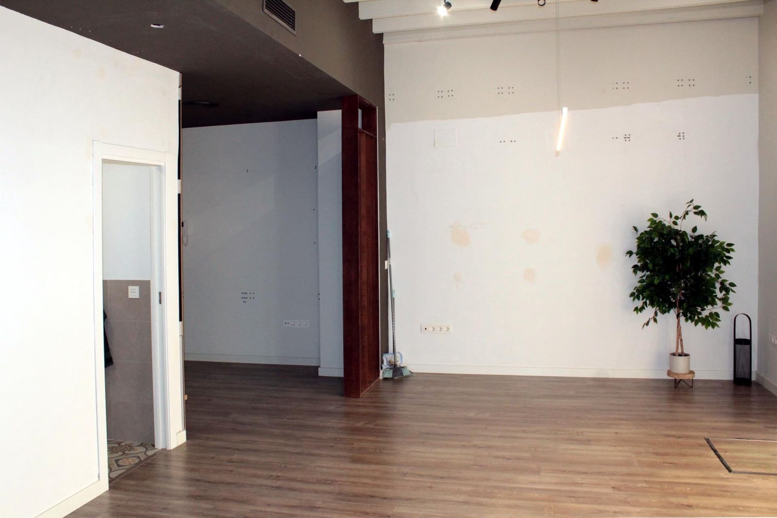 Gewerbe zu vermieten in Sevilla Stadt - 1.600 € (Ref: 10183009)