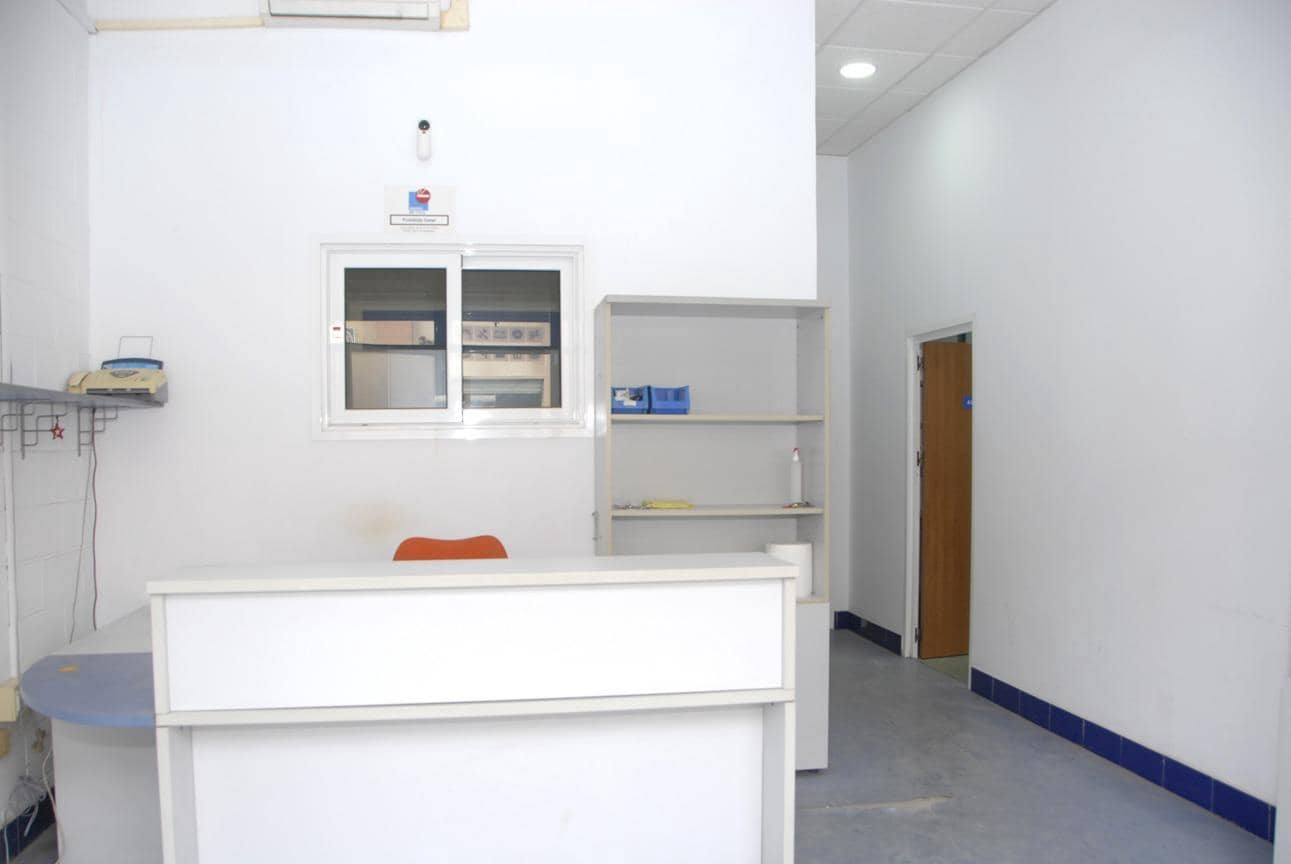 Empresa para arrendar em Sevilha cidade com garagem - 1 000 € (Ref: 10187196)