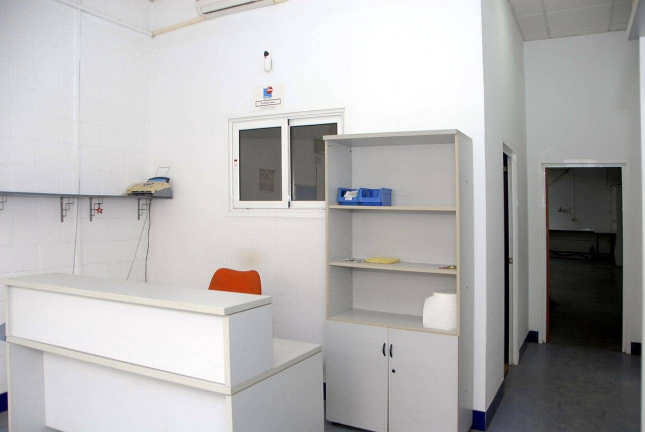 Empresa para arrendar em Sevilha cidade com garagem - 1 000 € (Ref: 10187196)