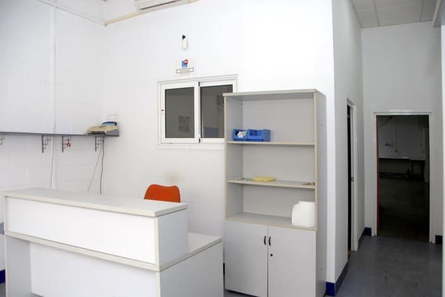 Empresa para arrendar em Santa Clara, Sevilha cidade com garagem - 1 000 € (Ref: 10187196)