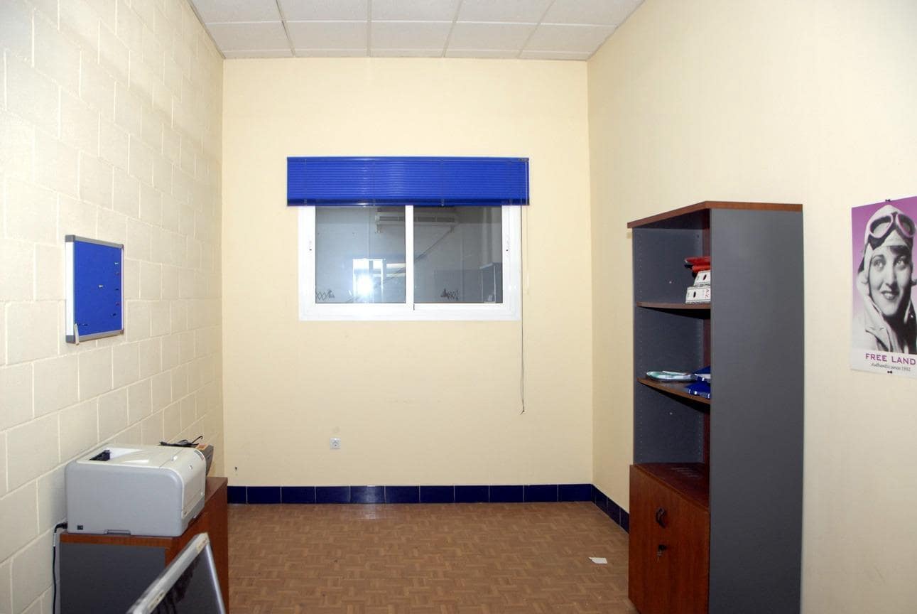 Empresa para arrendar em Sevilha cidade com garagem - 1 000 € (Ref: 10187196)