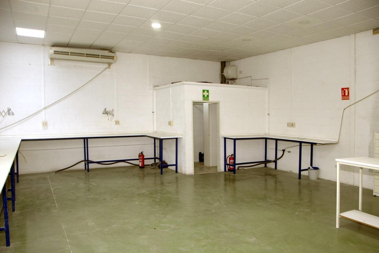 Empresa para arrendar em Sevilha cidade com garagem - 1 000 € (Ref: 10187196)