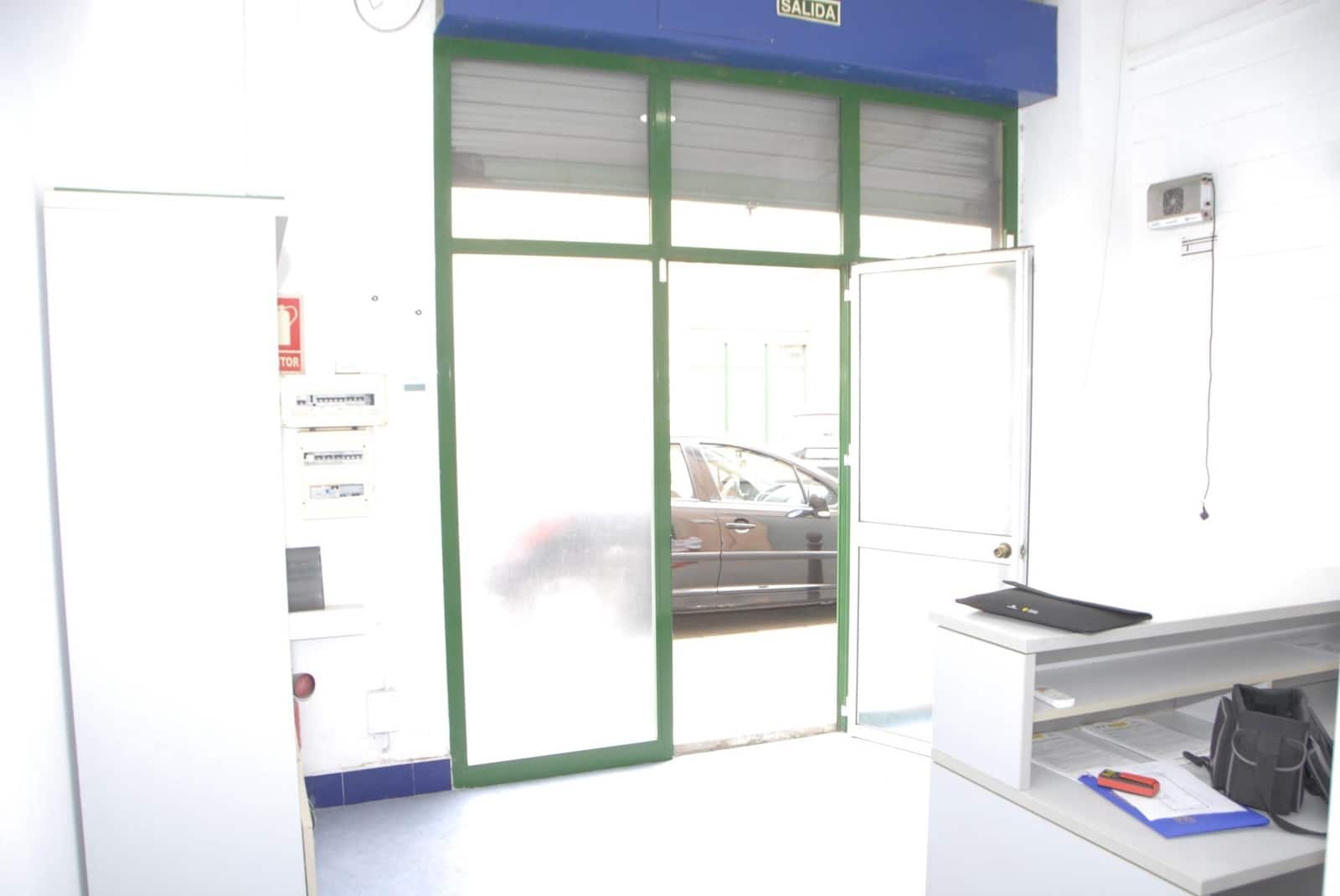 Empresa para arrendar em Sevilha cidade com garagem - 1 000 € (Ref: 10187196)