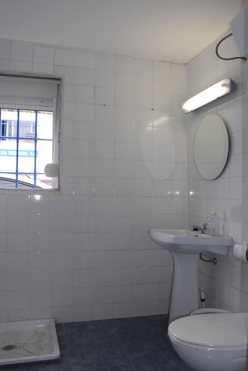 Yritys vuokrattavana paikassa Sevilla kaupunki - 1 400 € (Ref: 10187197)
