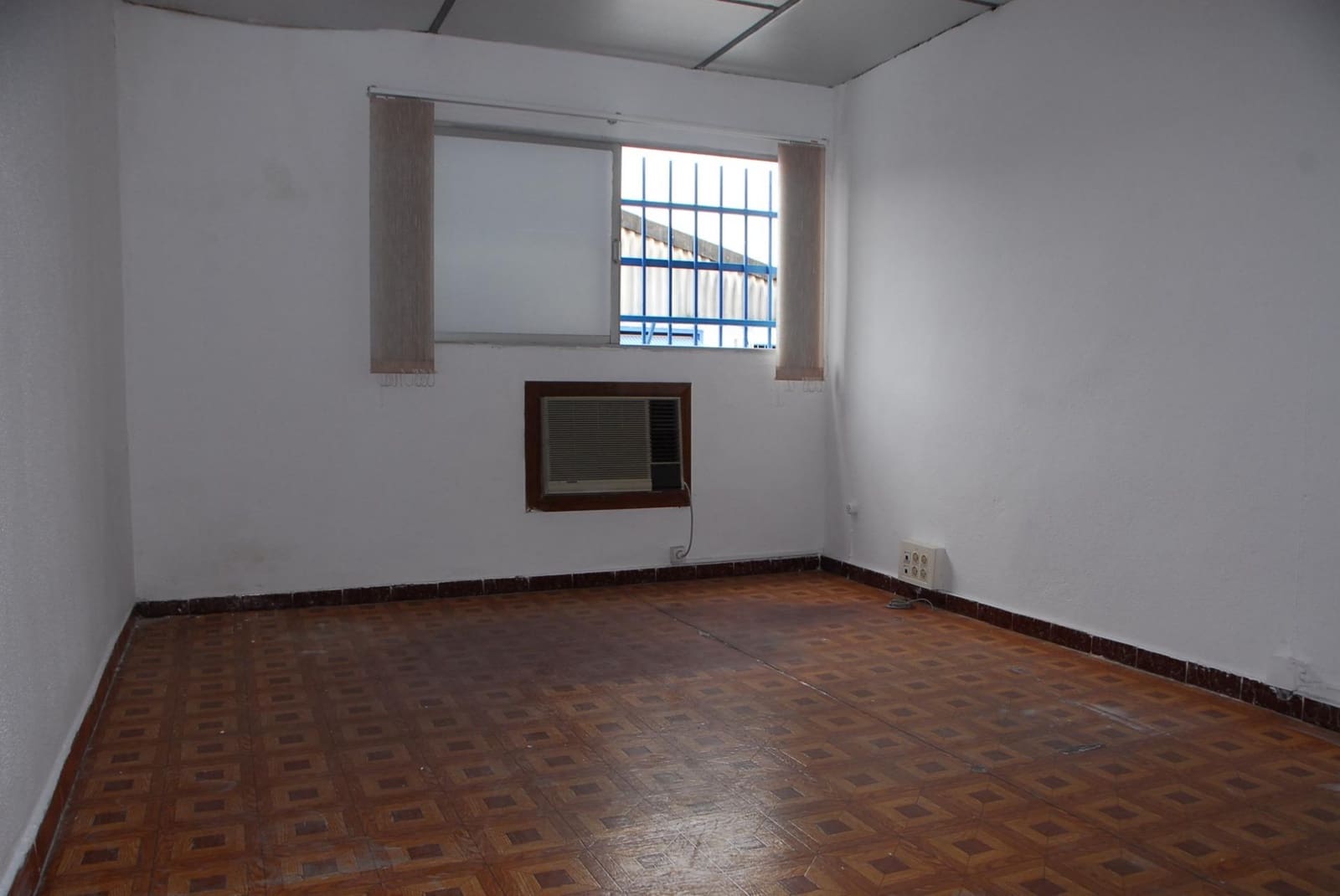 Yritys vuokrattavana paikassa Sevilla kaupunki - 1 400 € (Ref: 10187197)