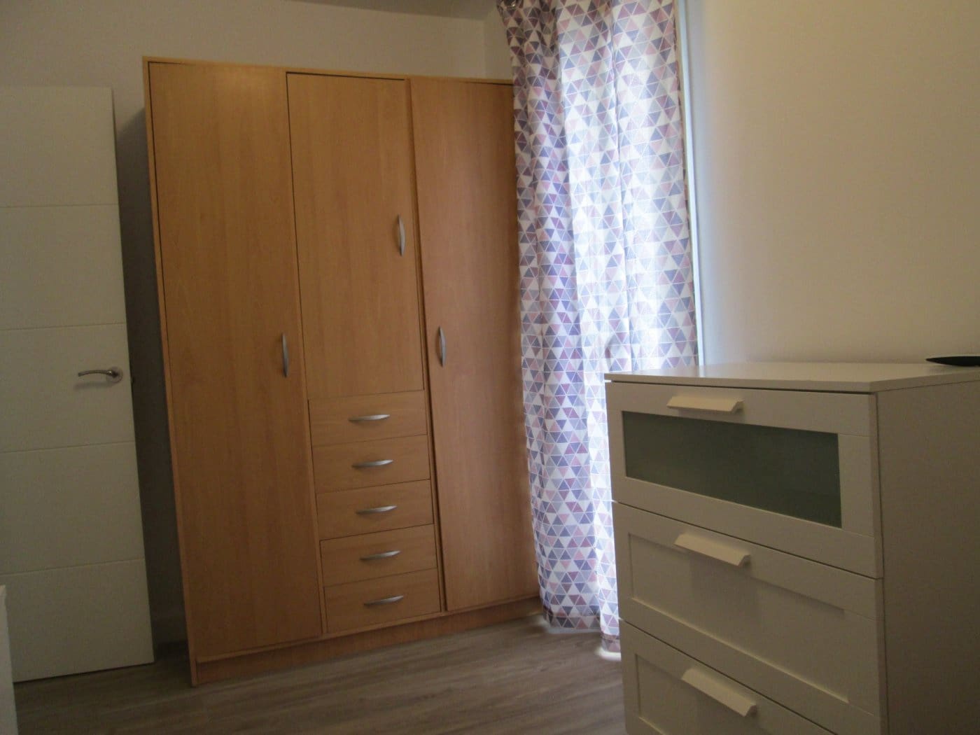 3 sovrum Lägenhet att hyra i Sevilla stad - 1 200 € (Ref: 2898777)