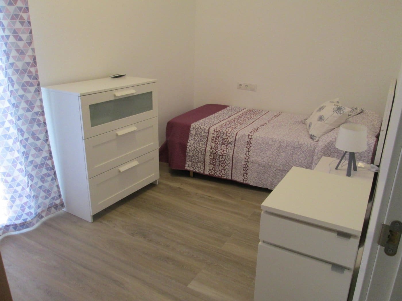 3 sovrum Lägenhet att hyra i Sevilla stad - 1 200 € (Ref: 2898777)