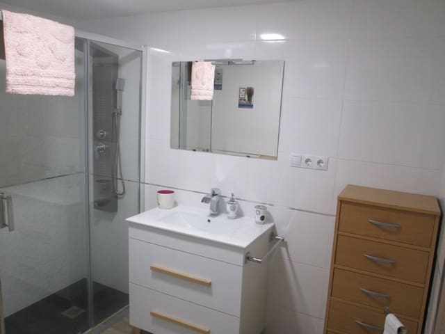 3 sovrum Lägenhet att hyra i Sevilla stad - 1 200 € (Ref: 2898777)