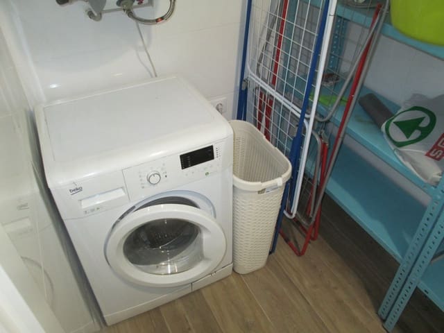 3 sovrum Lägenhet att hyra i Sevilla stad - 1 200 € (Ref: 2898777)