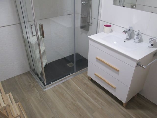 3 sovrum Lägenhet att hyra i Sevilla stad - 1 200 € (Ref: 2898777)