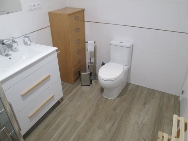 3 sovrum Lägenhet att hyra i Sevilla stad - 1 200 € (Ref: 2898777)