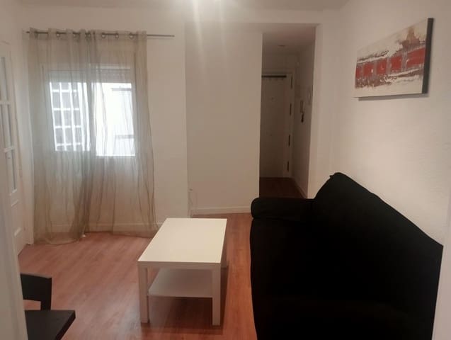 1 sovrum Lägenhet att hyra i San Julián, Sevilla stad - 750 € (Ref: 3684118)