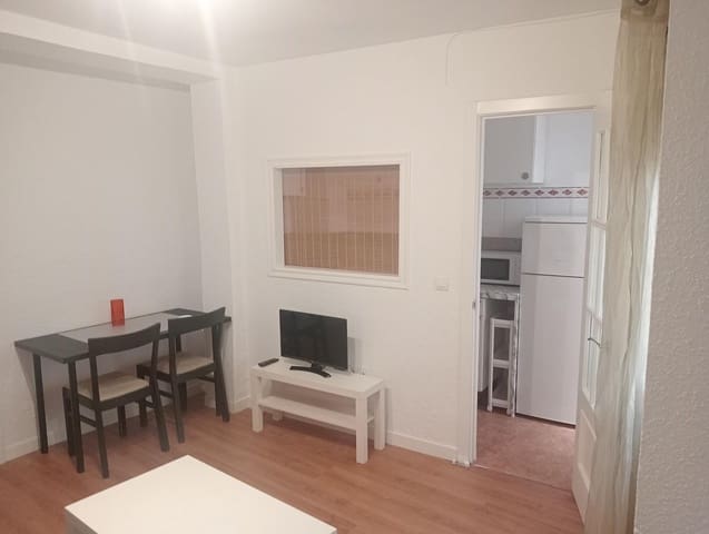 1 sovrum Lägenhet att hyra i San Julián, Sevilla stad - 750 € (Ref: 3684118)