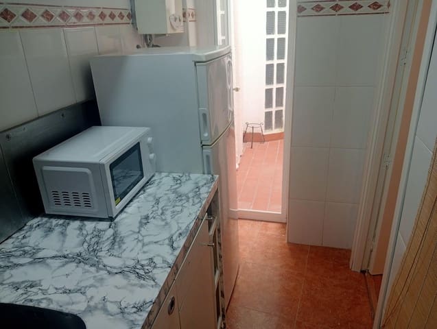 1 sovrum Lägenhet att hyra i San Julián, Sevilla stad - 750 € (Ref: 3684118)