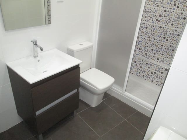 3 soveværelse Lejlighed til leje i Sevilla by - € 1.400 (Ref: 4042257)