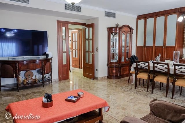 4 soveværelse Lejlighed til leje i Sevilla by med garage - € 2.500 (Ref: 4511501)