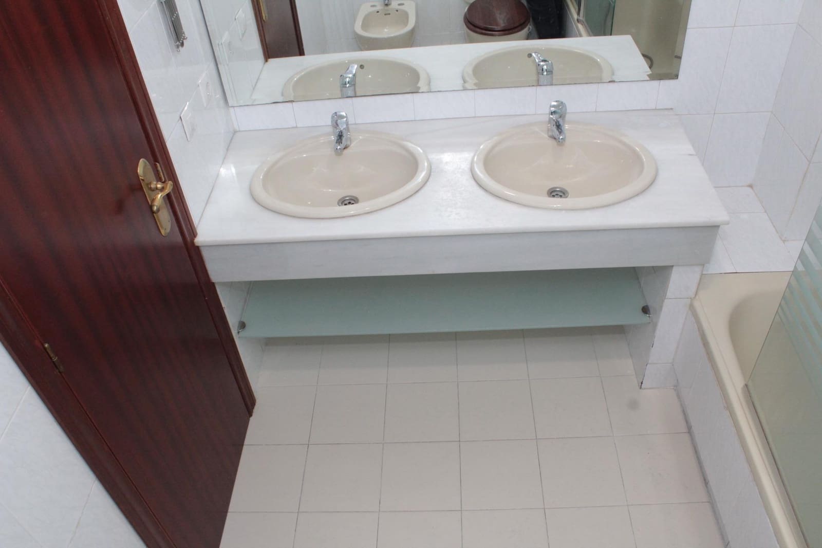 4 soverom Leilighet til leie i Sevilla by med garasje - € 1 350 (Ref: 5010861)